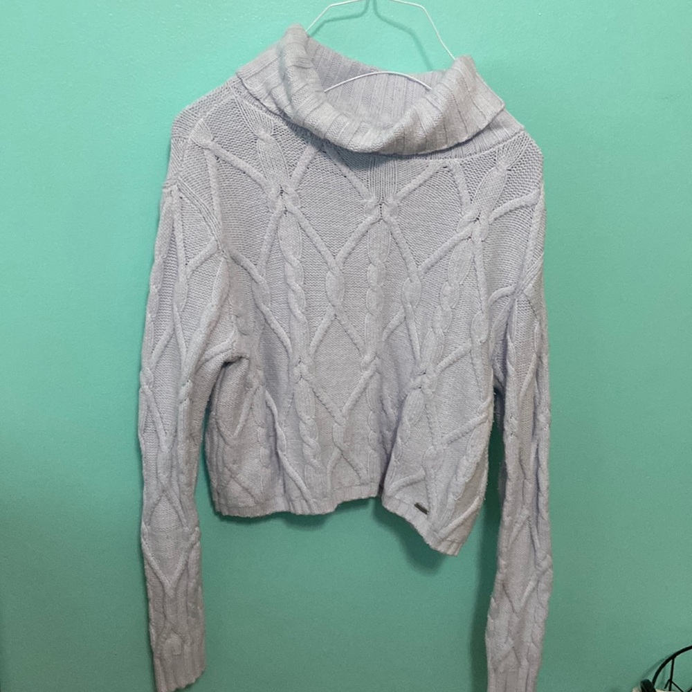 Hollister - size M crop cable knit sweater